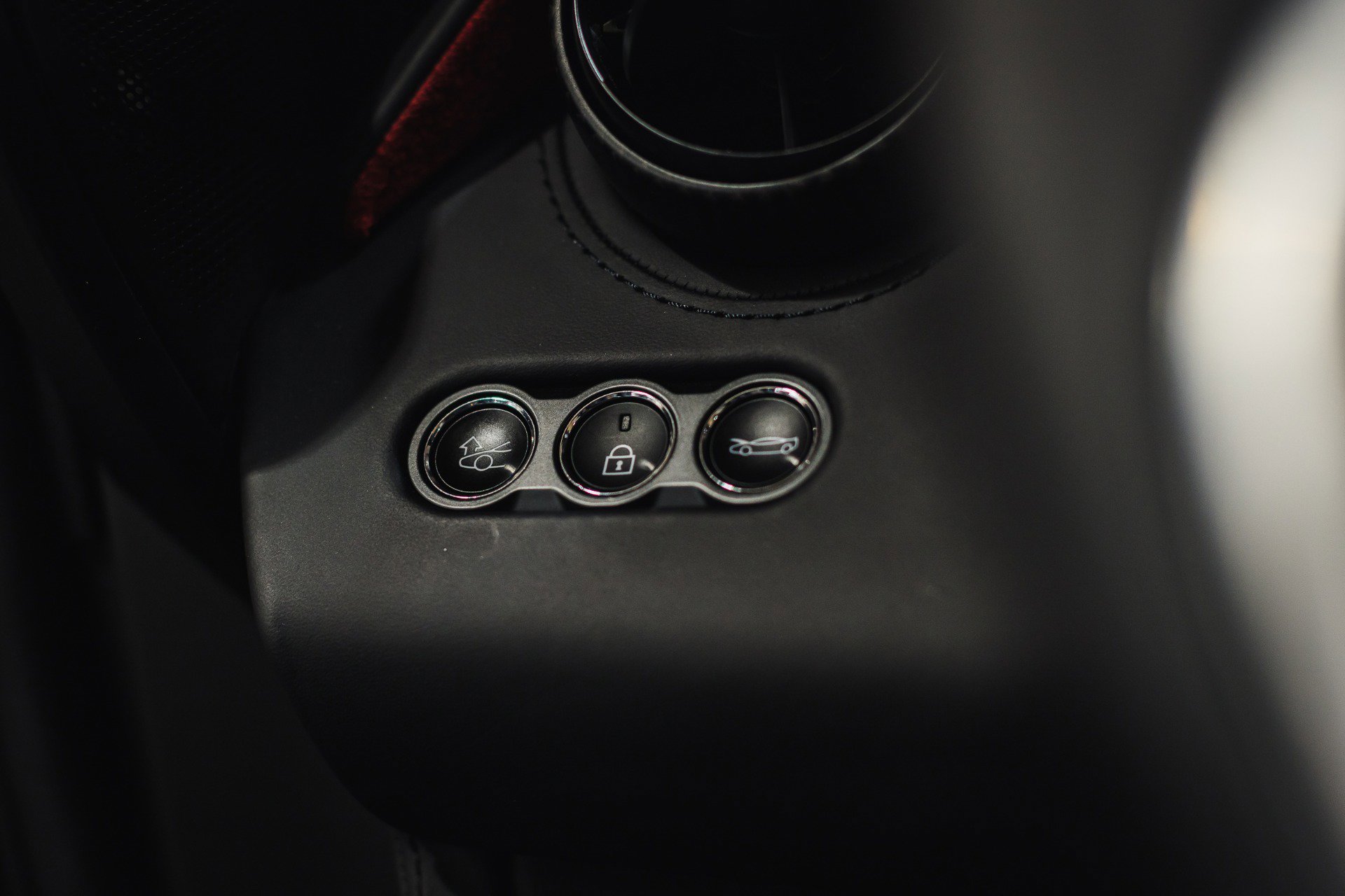 Used 2024 McLaren 750S Spider RWD image 27