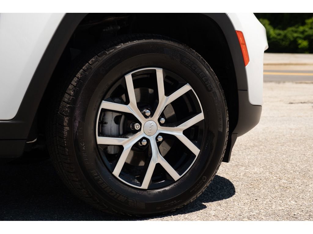 Used 2024 Jeep Grand Cherokee Limited RWD image 10