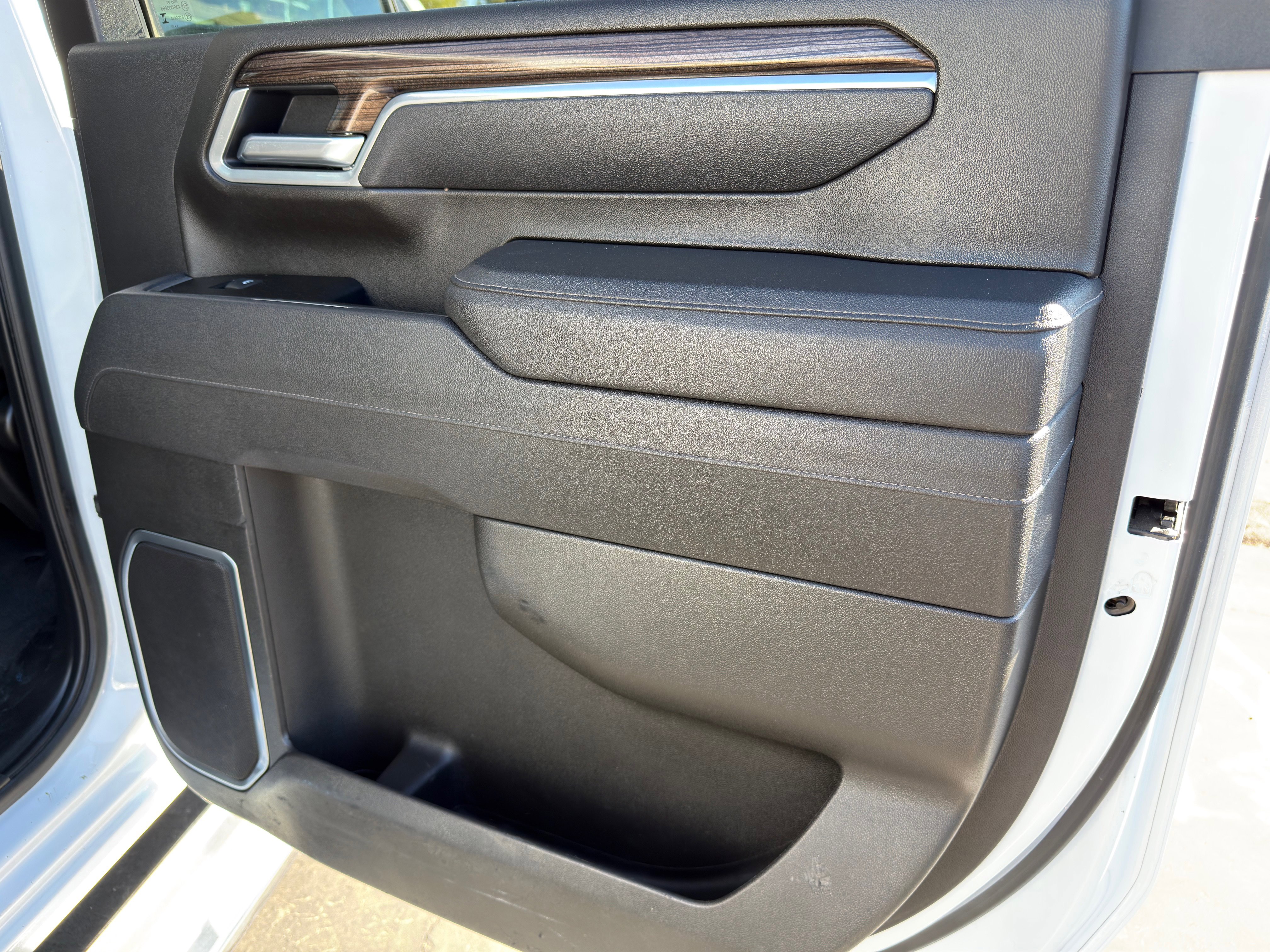 Used 2025 Chevrolet Silverado 2500 LT w/ Convenience Package image 13