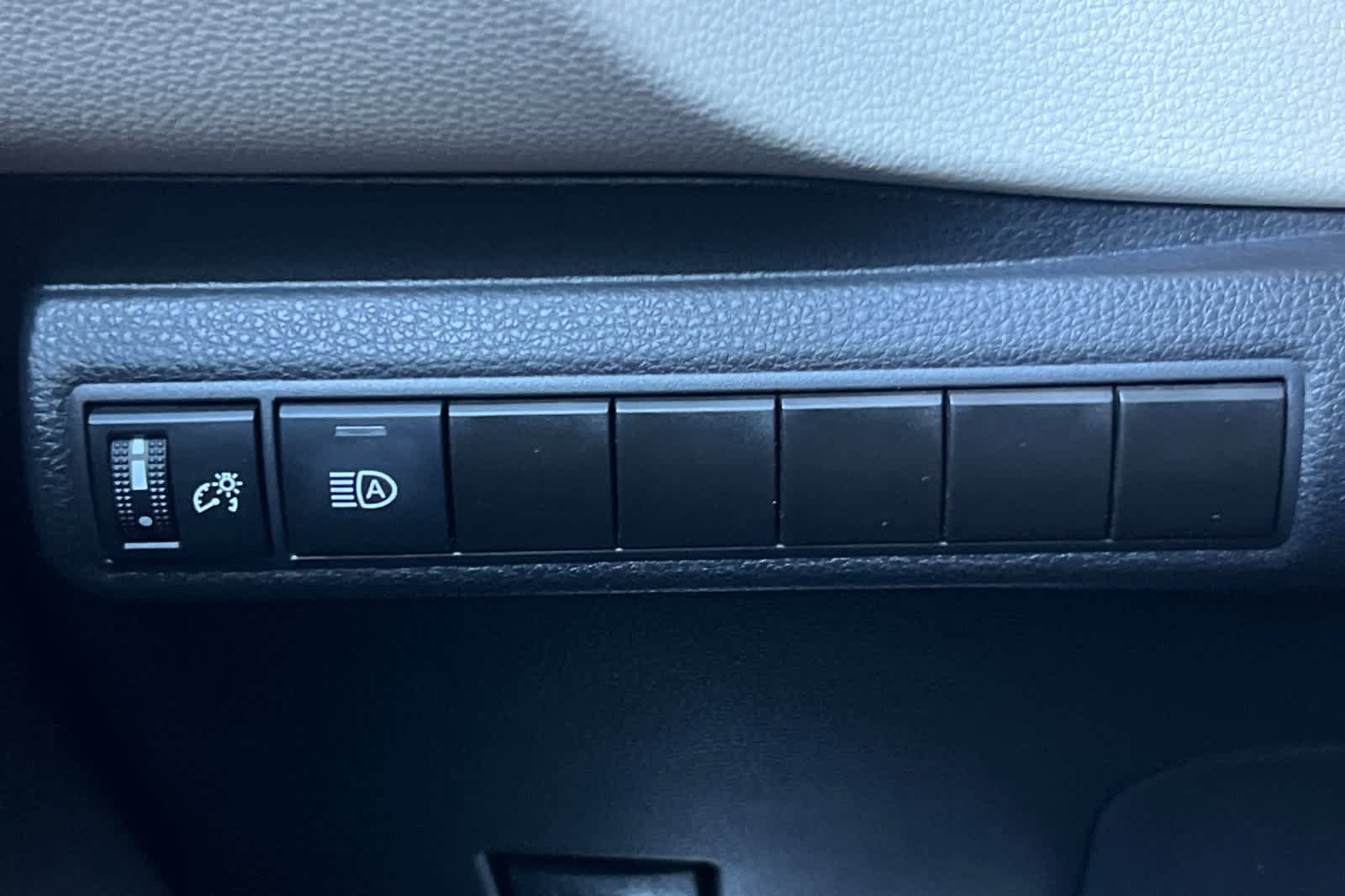 Certified 2025 Toyota Corolla LE FWD image 27
