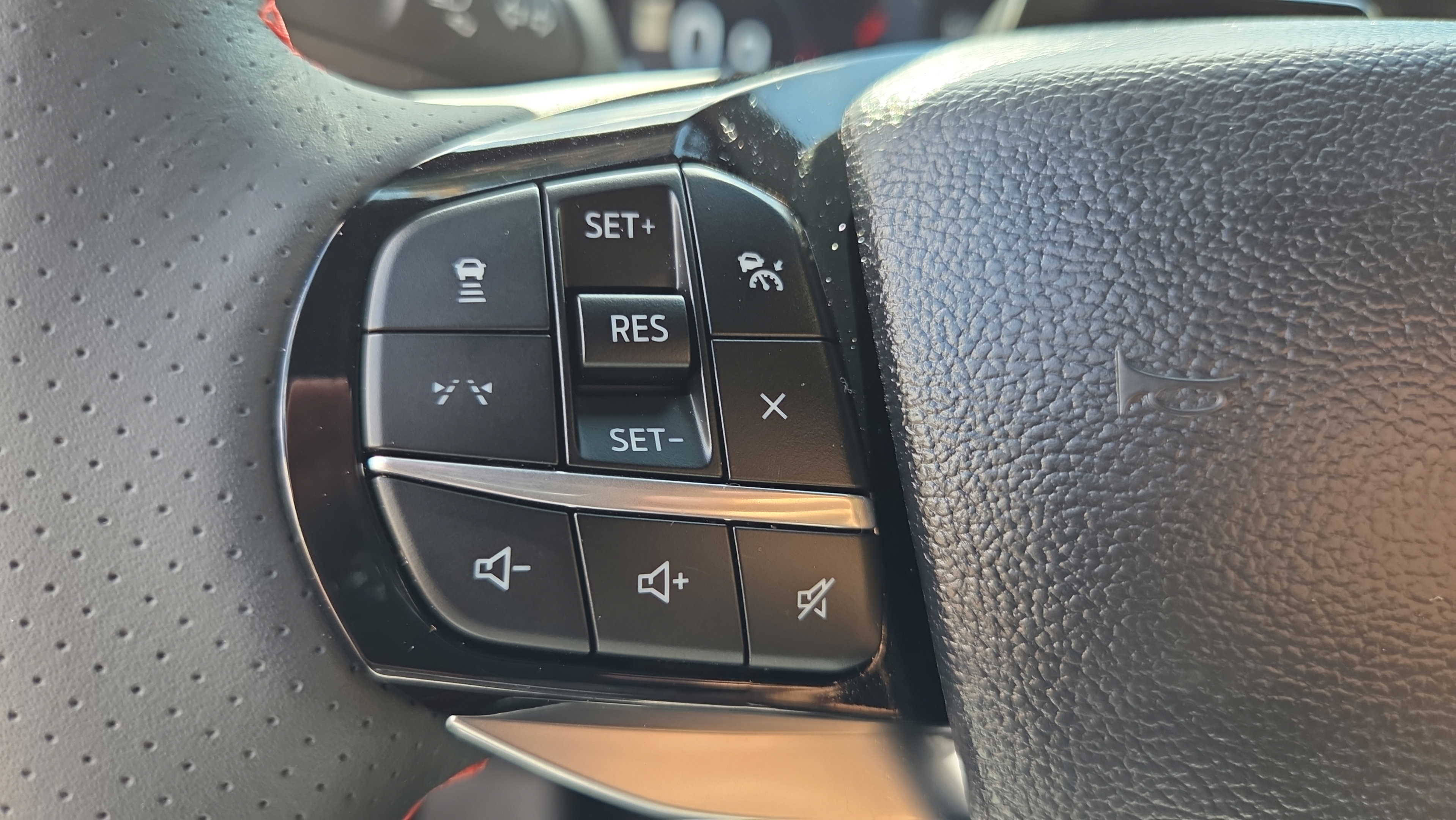 Used 2025 Ford Explorer ST-Line w/ Premium Package RWD image 24