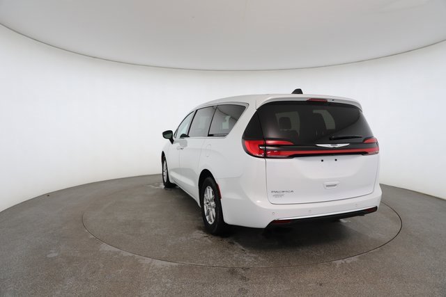 Used 2024 Chrysler Pacifica Touring-L image 12