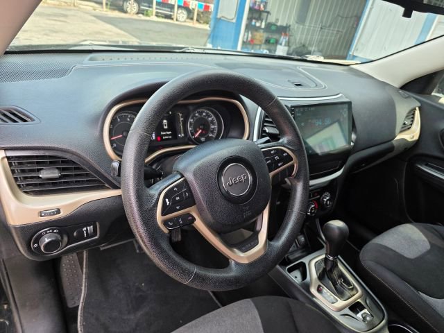 Used 2014 Jeep Cherokee Sport image 13