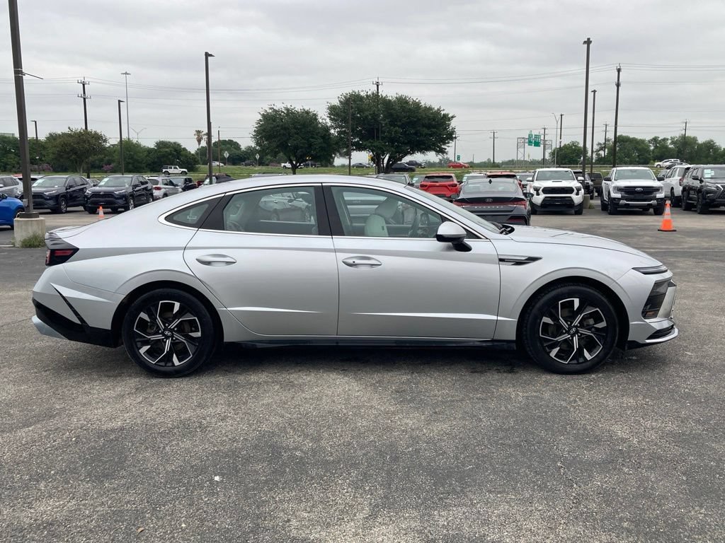 Used 2025 Hyundai Sonata SEL FWD image 3