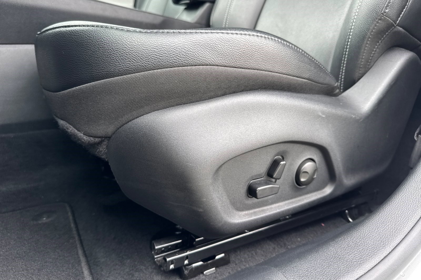 Used 2025 Jeep Compass Limited AWD/4WD image 14