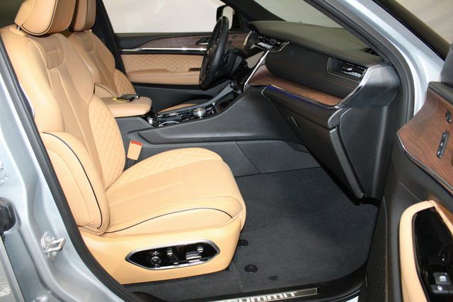 Used 2024 Jeep Grand Cherokee Summit image 15