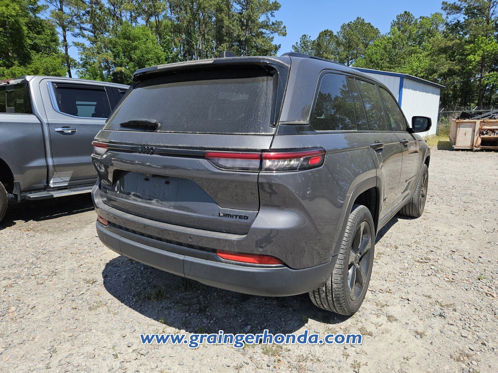 Used 2024 Jeep Grand Cherokee Limited w/ Black Appearance Package AWD/4WD image 8