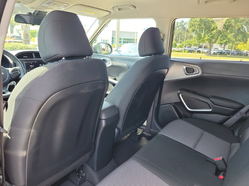Used 2025 Kia Soul LX w/ LX Technology Package FWD image 18
