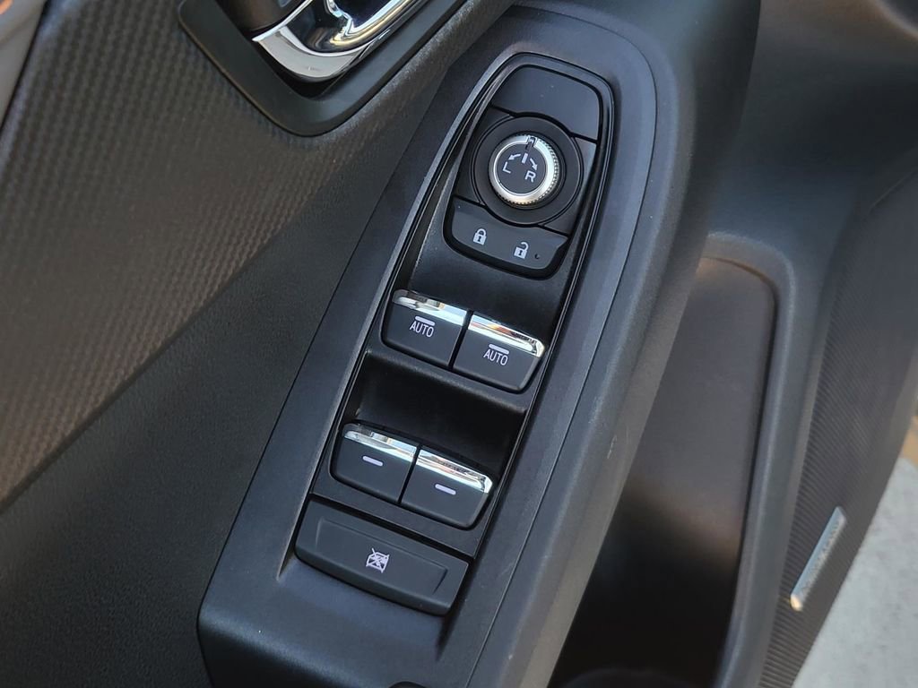 Certified 2025 Subaru Crosstrek 2.5i Limited w/ Crosstrek Mirror Package image 17