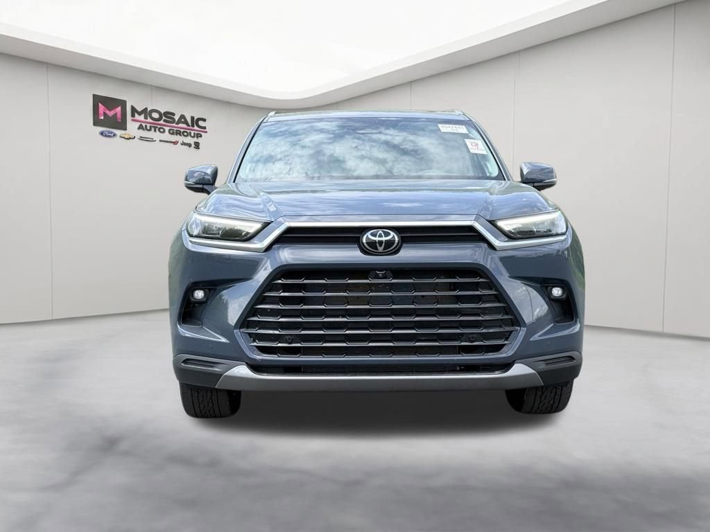 Used 2025 Toyota Grand Highlander AWD image 3