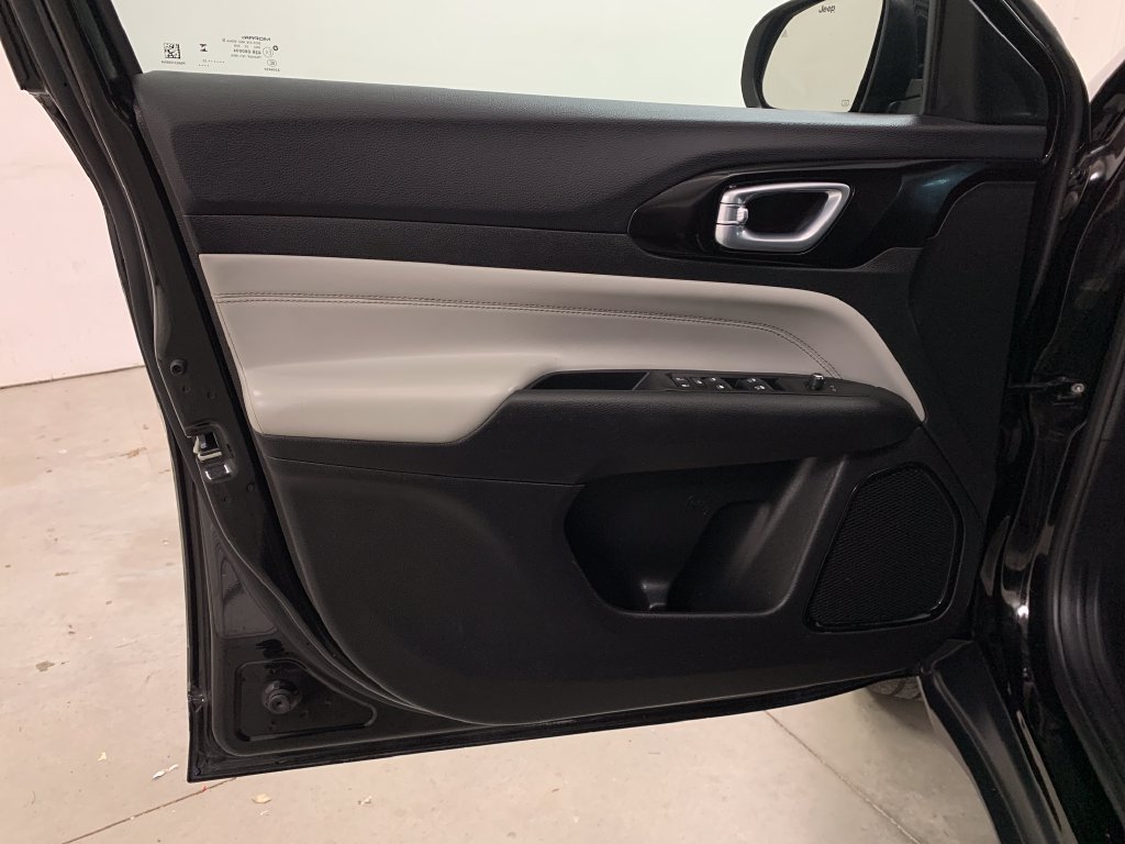 Used 2023 Jeep Compass Limited AWD/4WD image 6