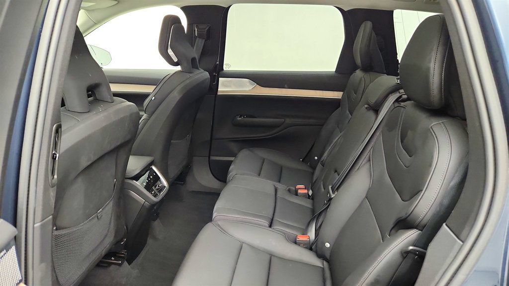 Used 2025 Volvo EX90 Ultra AWD/4WD image 18