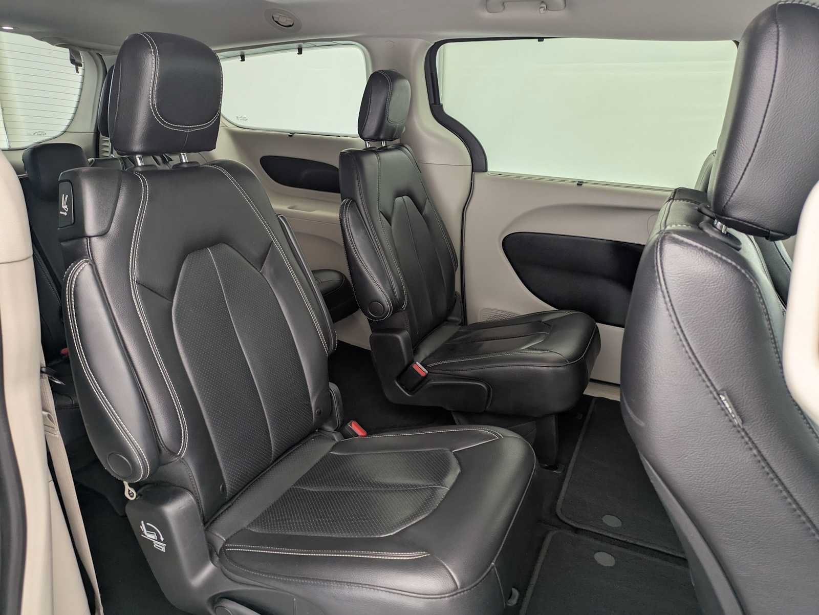 Used 2022 Chrysler Pacifica Touring-L FWD image 20