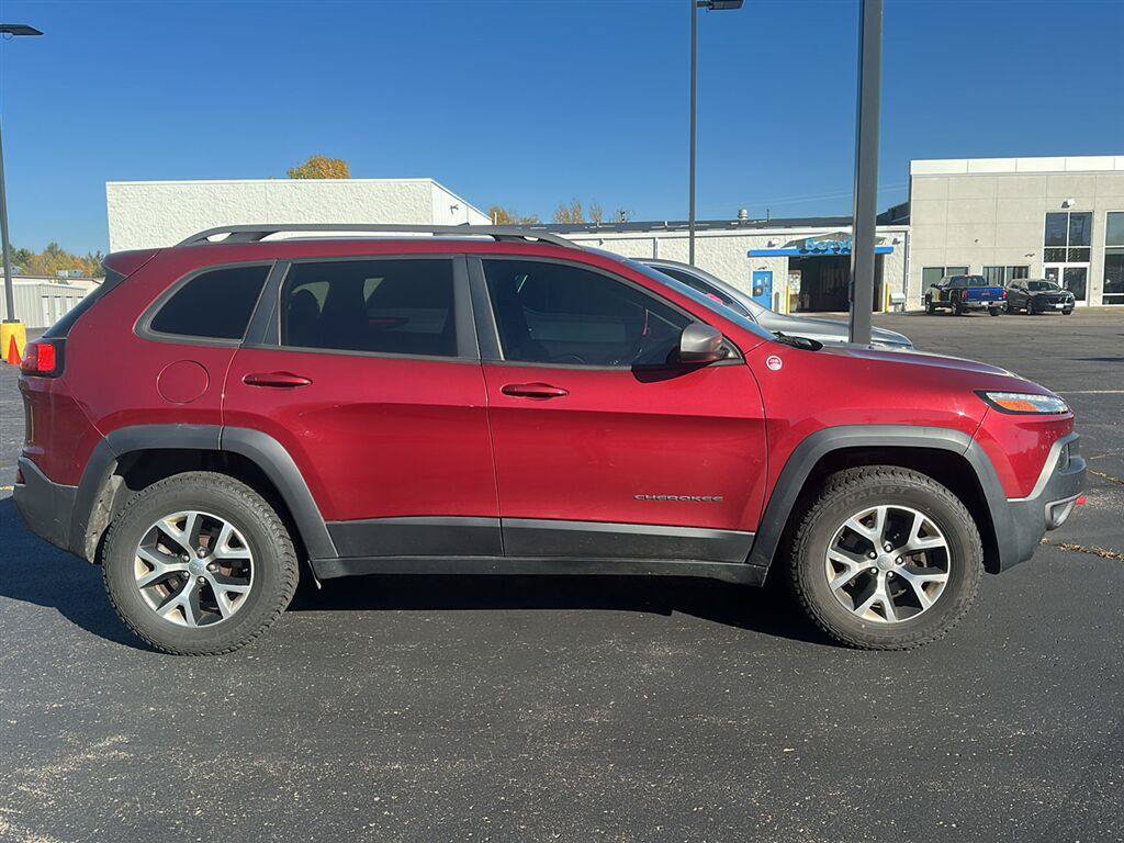 Used 2017 Jeep Cherokee Trailhawk w/ Cold Weather Group AWD/4WD image 4