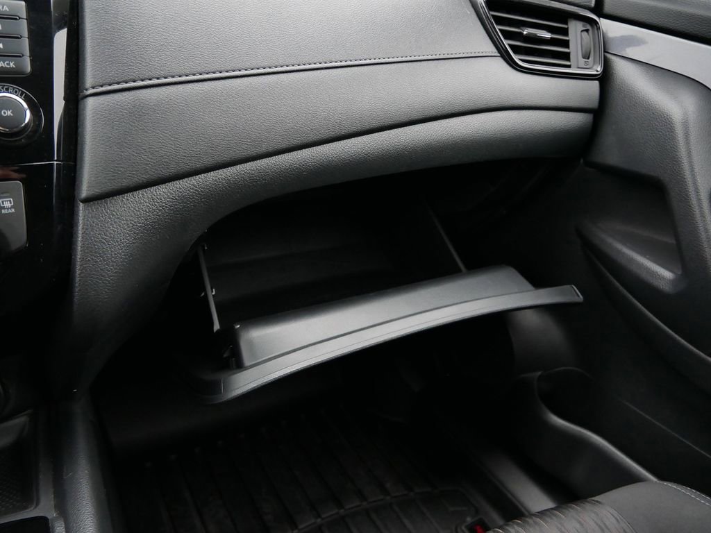 Used 2020 Nissan Rogue SV image 36