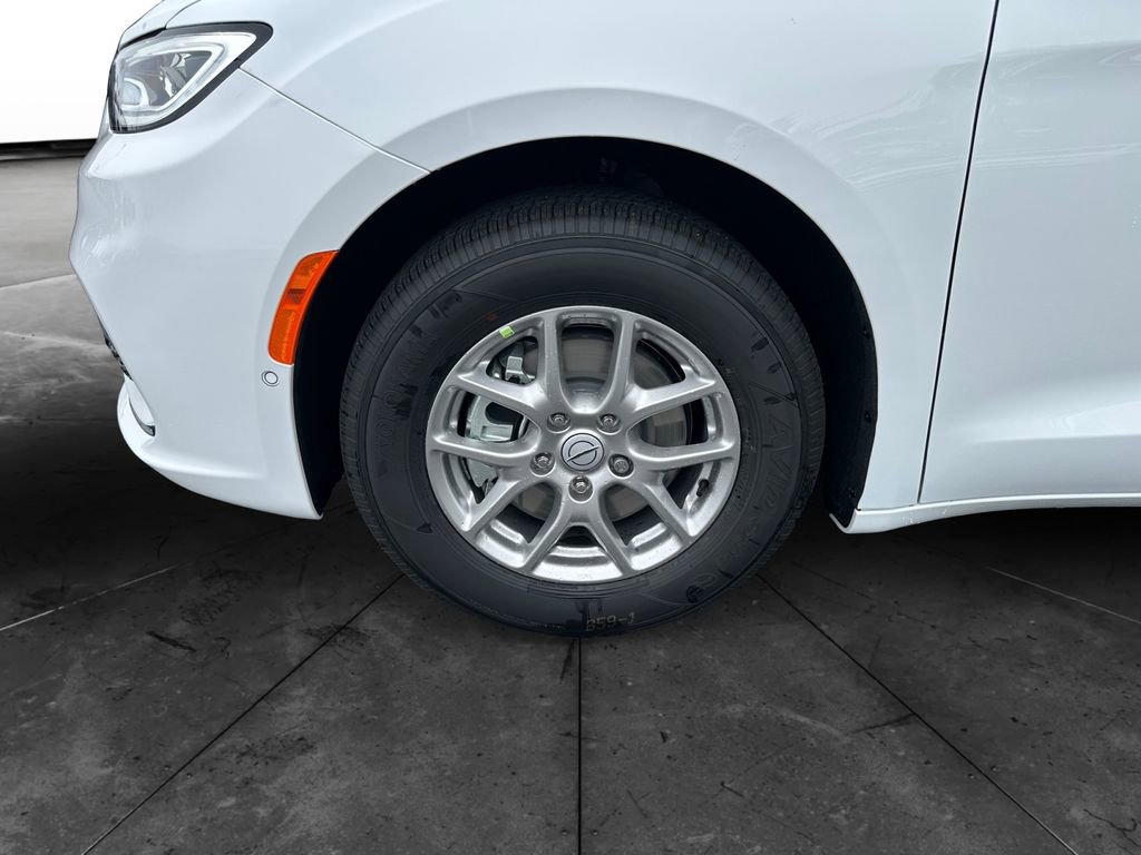 New 2026 Chrysler Pacifica Select image 14