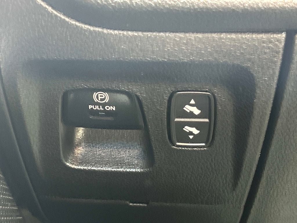 Used 2021 RAM 1500 Laramie w/ Off Road Group AWD/4WD image 23