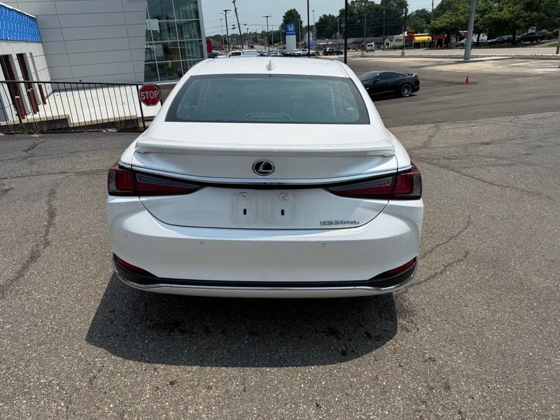 Used 2024 Lexus ES 300h w/ Accessory Package (Z1) FWD image 7