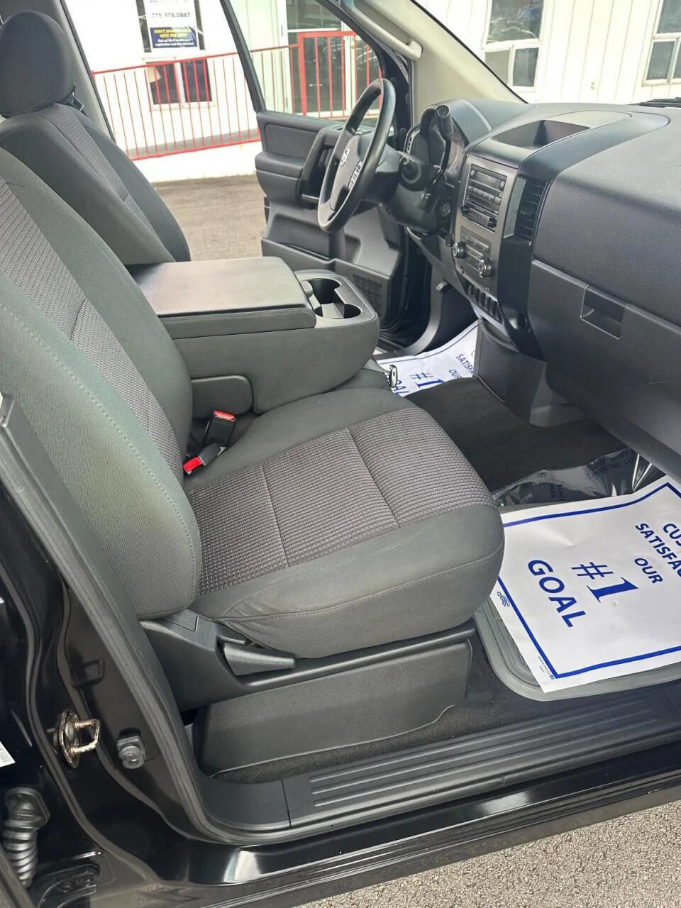 Used 2009 Nissan Titan SE image 11