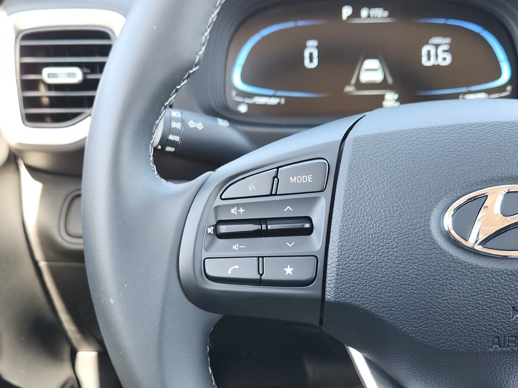 Used 2026 Hyundai Venue SEL FWD image 27