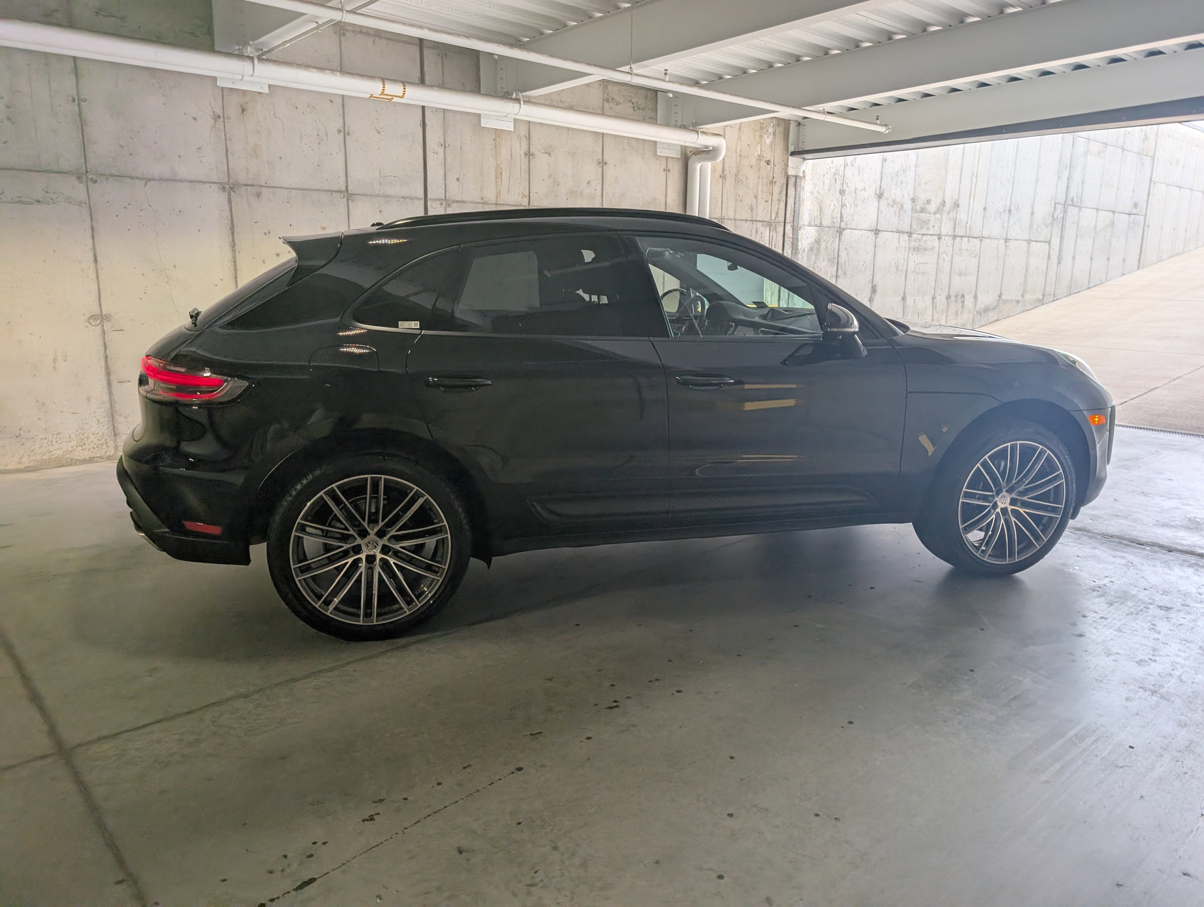 Used 2025 Porsche Macan image 10