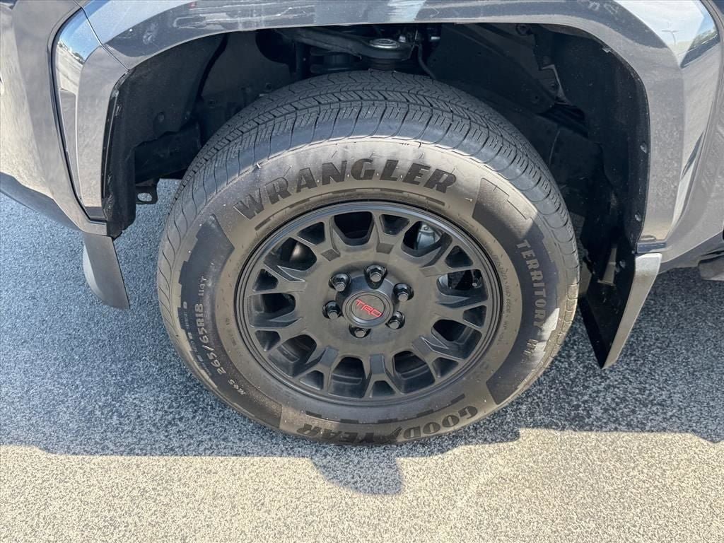 Certified 2025 Toyota Tacoma SR5 AWD/4WD image 16