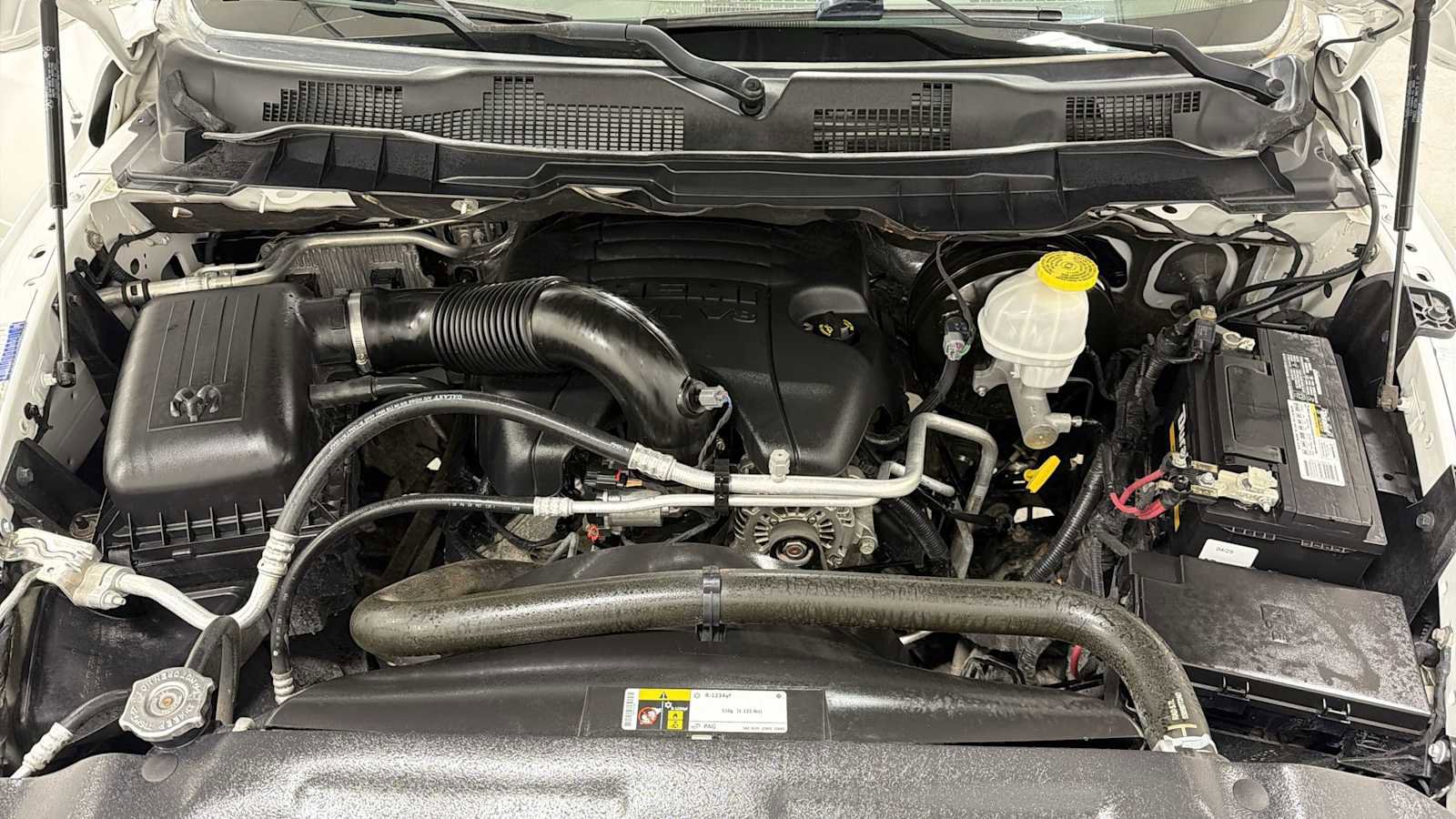 Used 2019 RAM 1500 Classic SLT AWD/4WD image 30