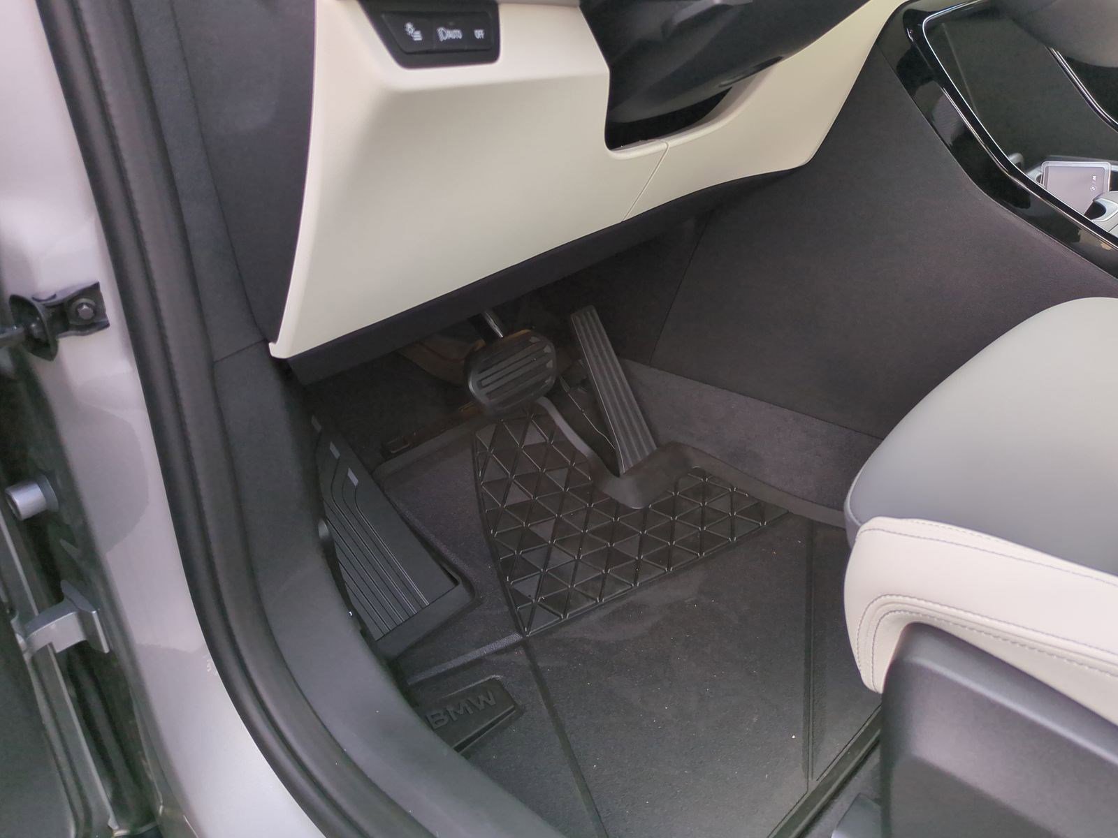 Certified 2026 BMW X1 xDrive28i w/ Technology Package image 16