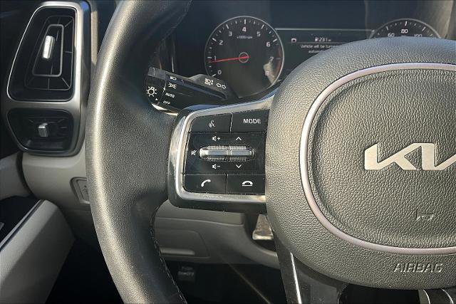 Used 2023 Kia Sorento S image 11