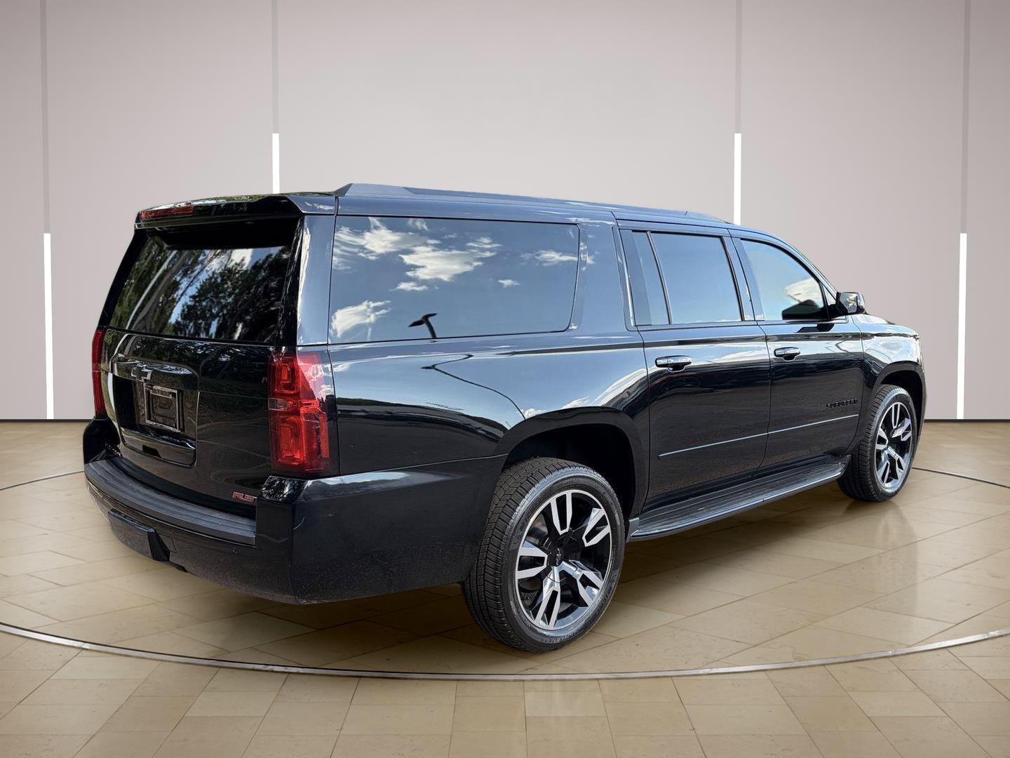 Used 2019 Chevrolet Suburban Premier AWD/4WD image 5