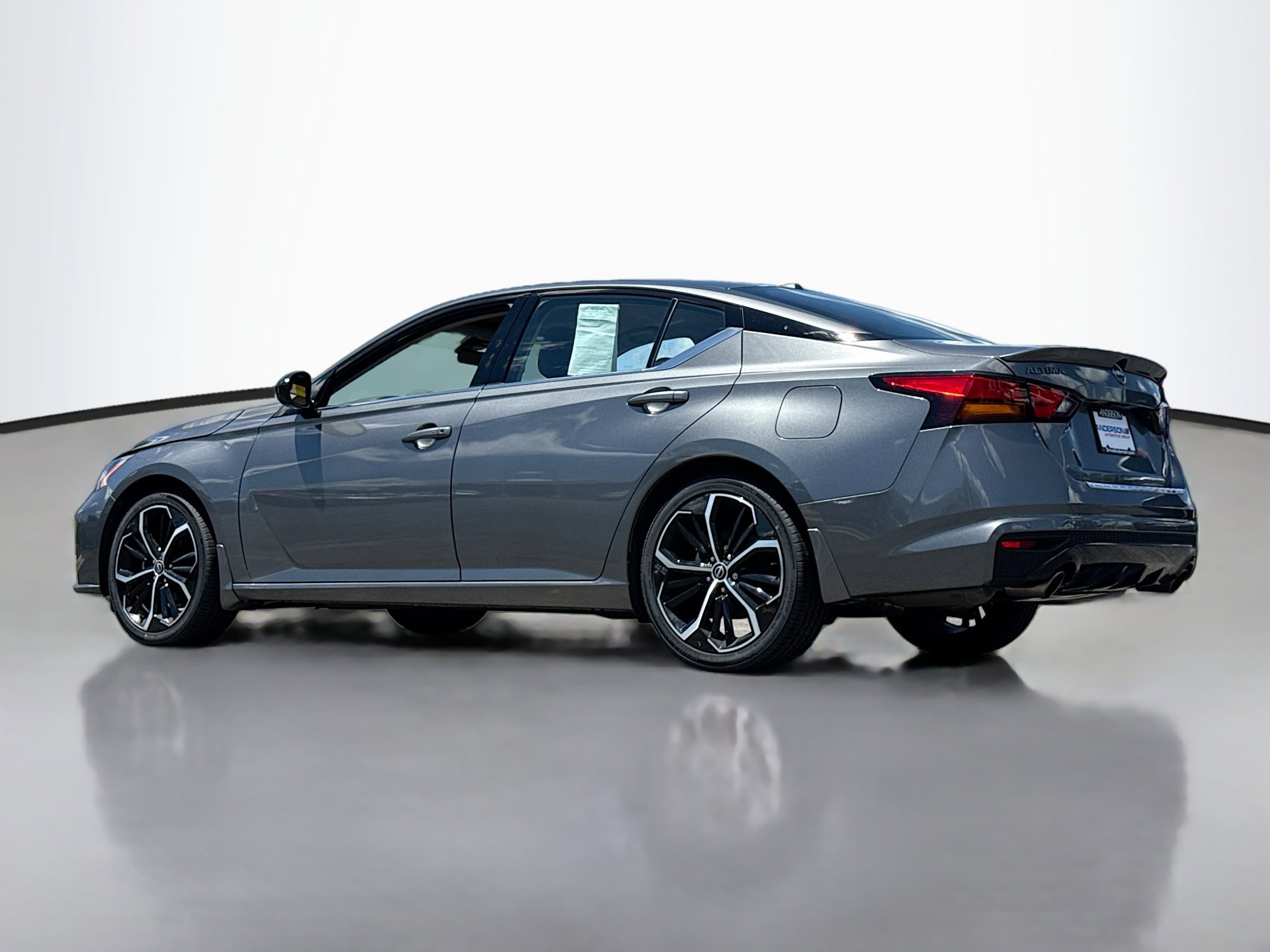 Used 2023 Nissan Altima 2.5 SR FWD image 12