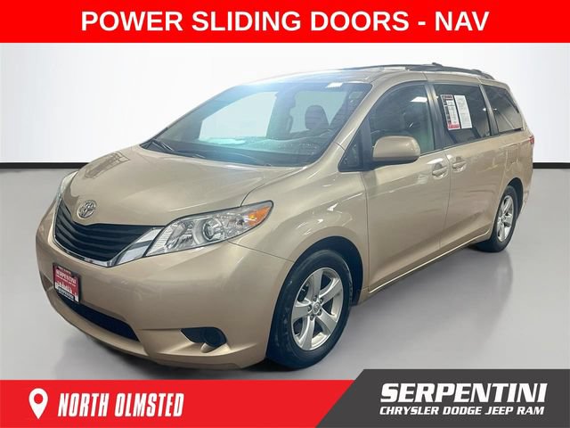 Used 2014 Toyota Sienna LE FWD image 1