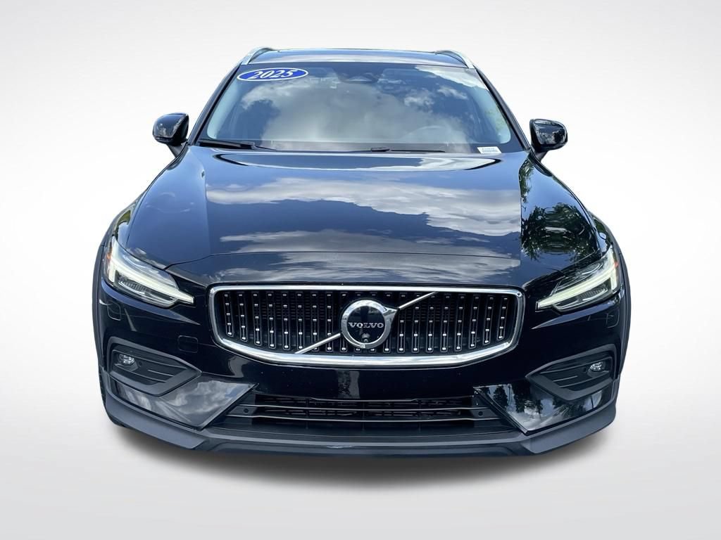 Used 2025 Volvo V60 B5 Cross Country Plus AWD/4WD image 9