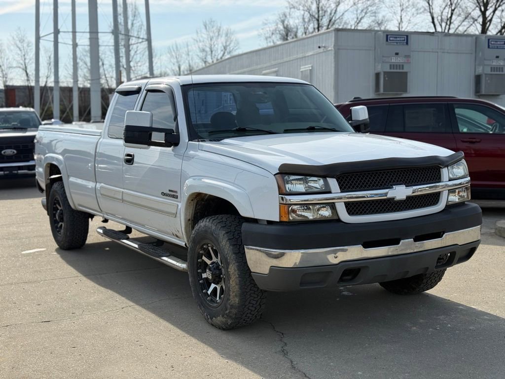 Used 2004 Chevrolet Silverado 2500 LS w/ Skid Plate Package AWD/4WD image 4