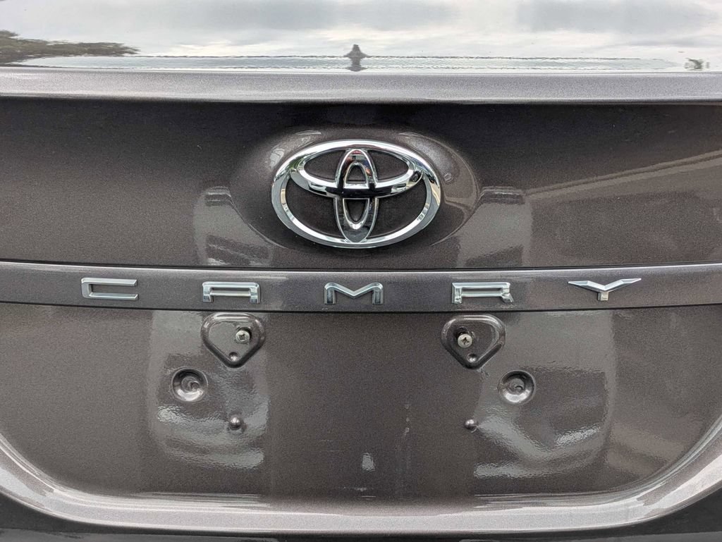 Used 2022 Toyota Camry LE FWD image 14