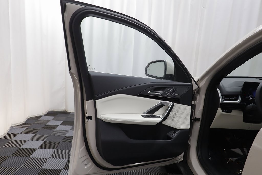 New 2026 BMW X2 xDrive28i w/ Convenience Package image 4