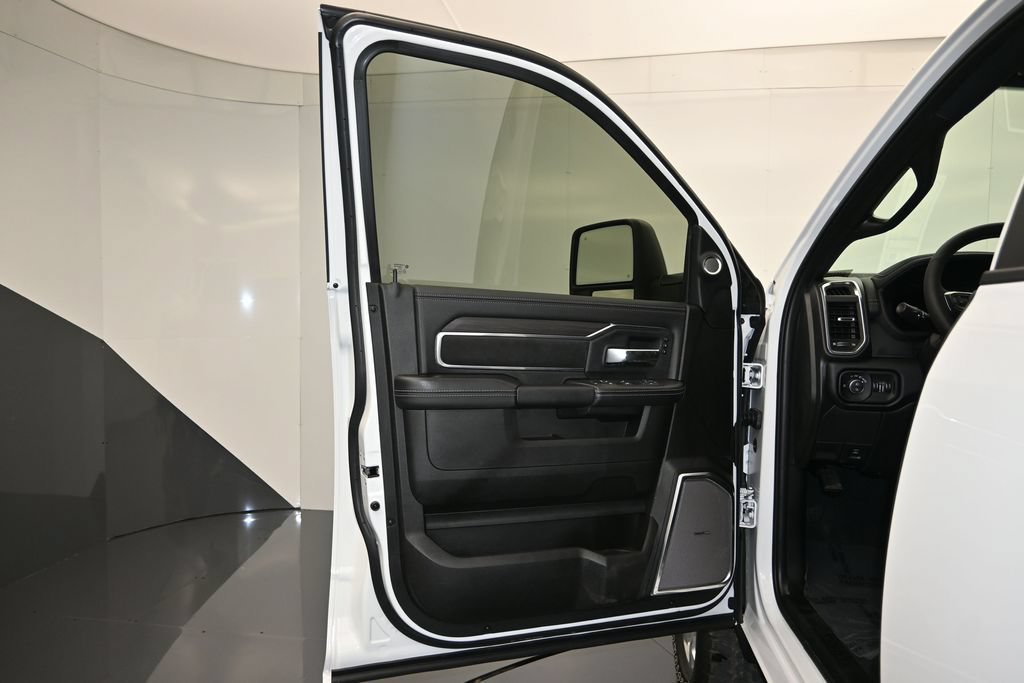 New 2026 RAM 2500 Laramie AWD/4WD image 10