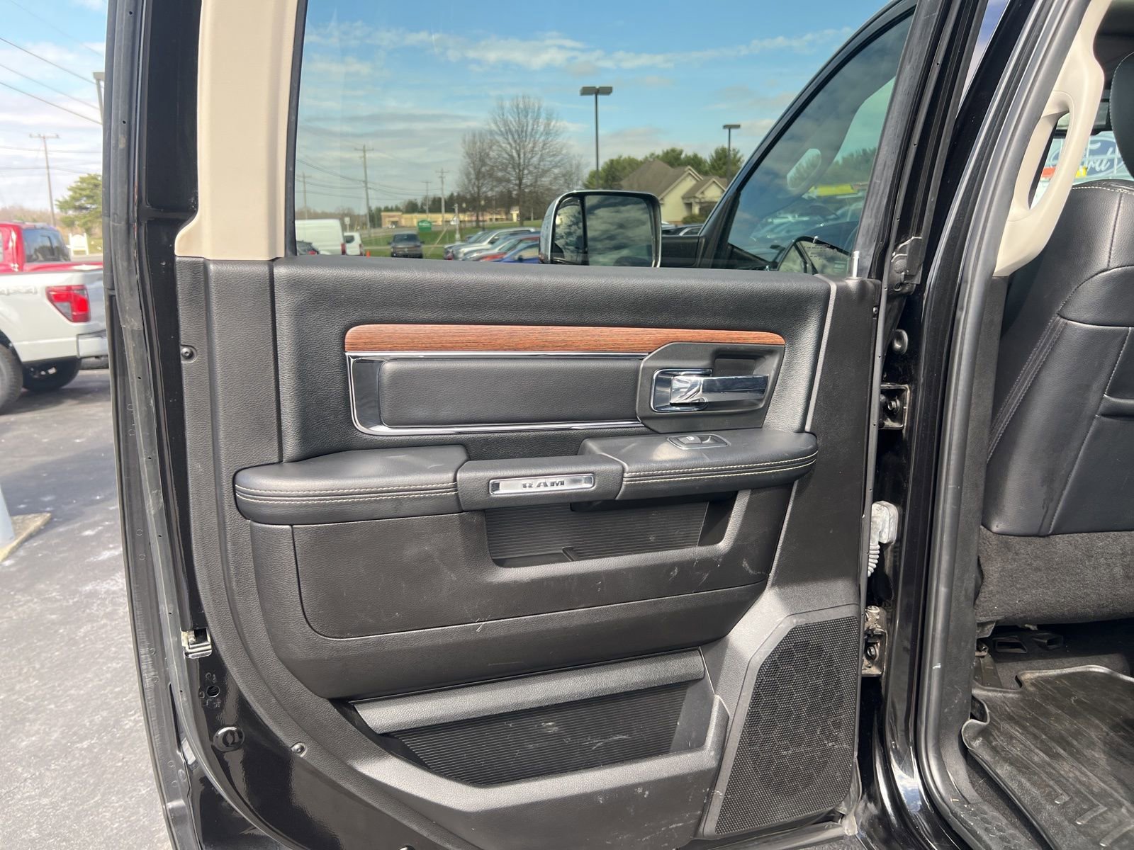 Used 2018 RAM 3500 Laramie image 26