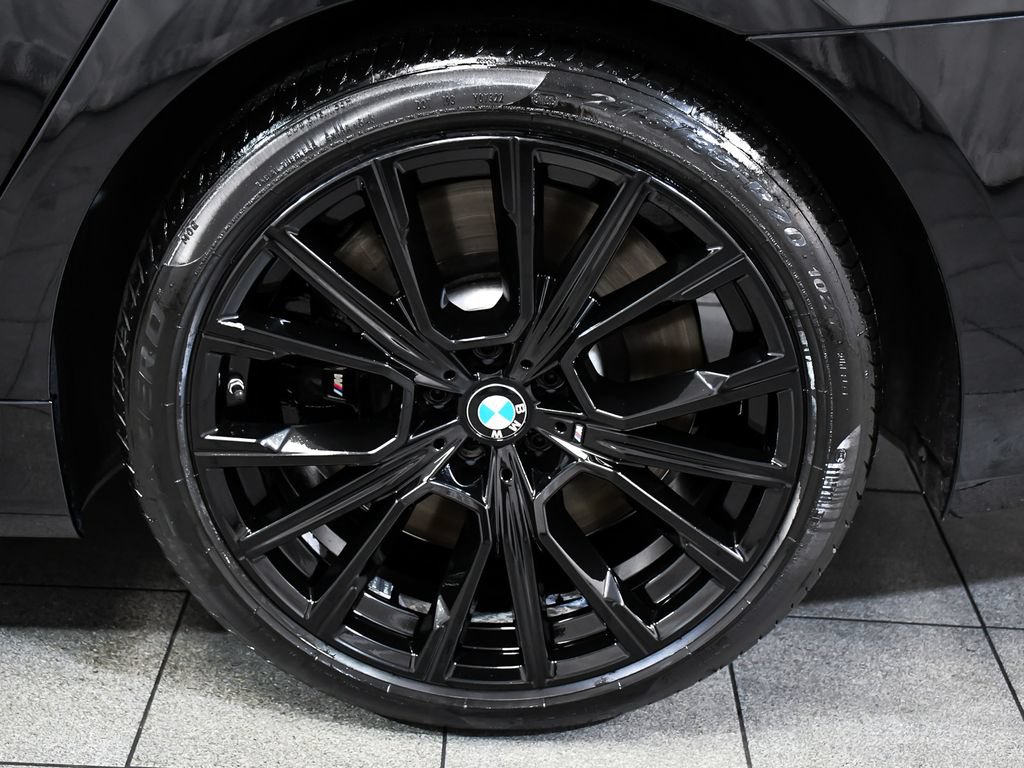Used 2022 BMW M760i xDrive w/ Luxury Rear Seating Package AWD/4WD image 8