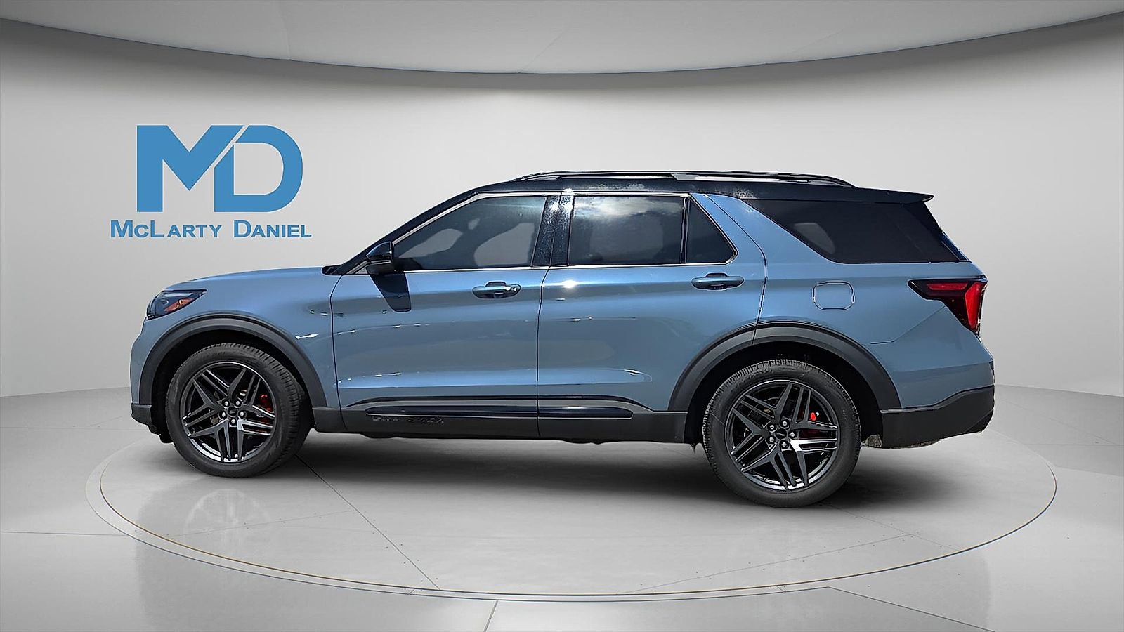 Certified 2025 Ford Explorer ST image 3