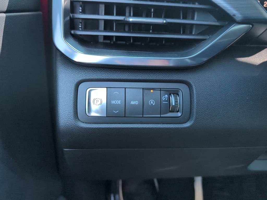 Used 2024 GMC Acadia AT4 w/ Luxury Package image 26