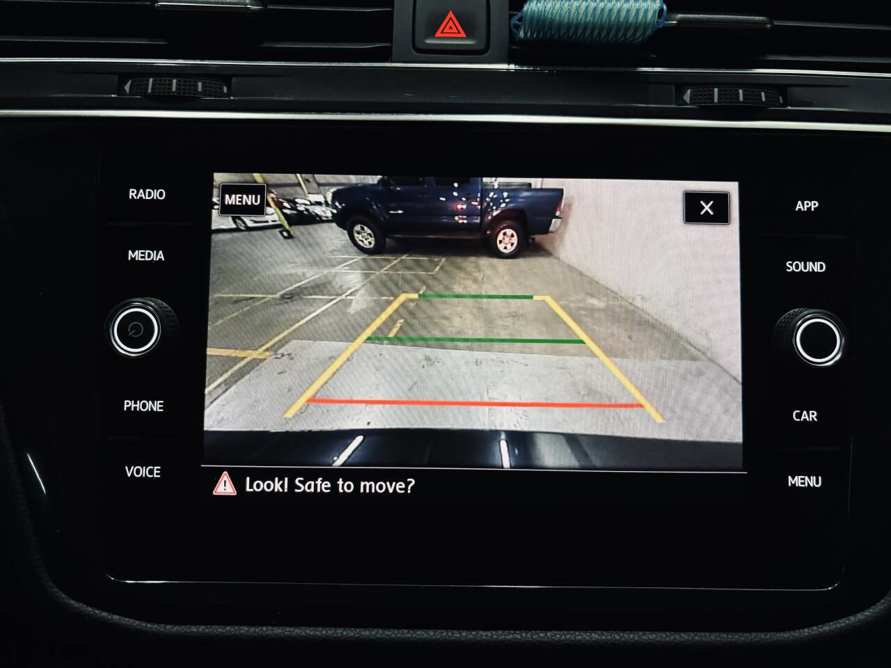 Used 2020 Volkswagen Tiguan SE image 30