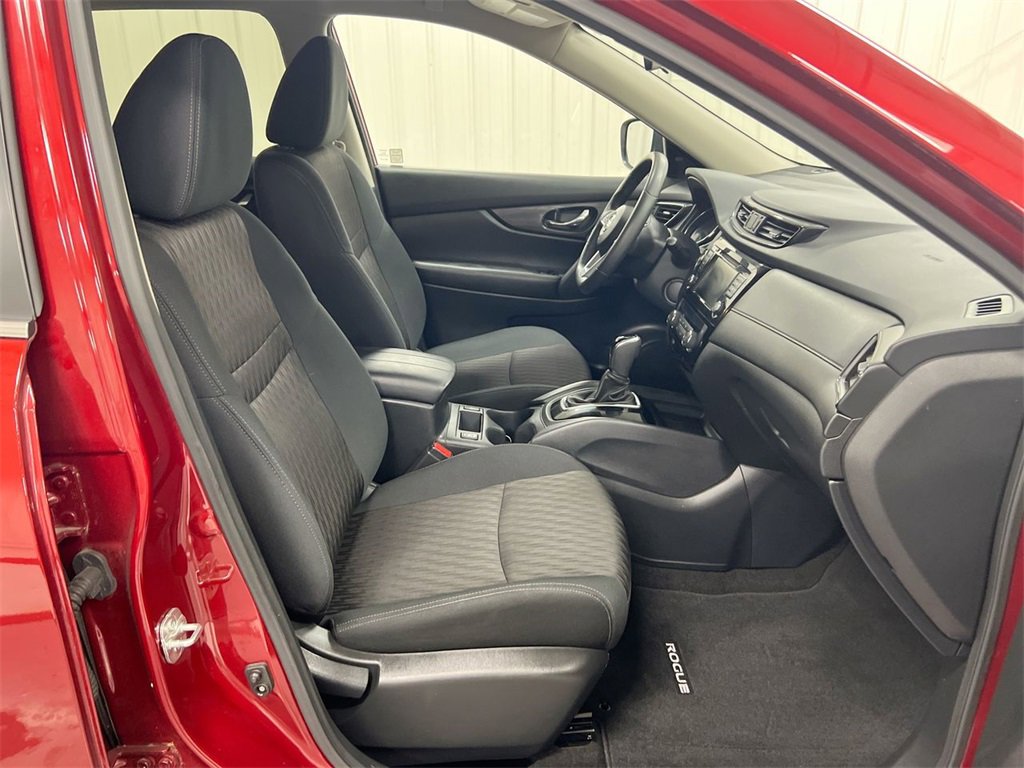 Used 2020 Nissan Rogue SV image 21