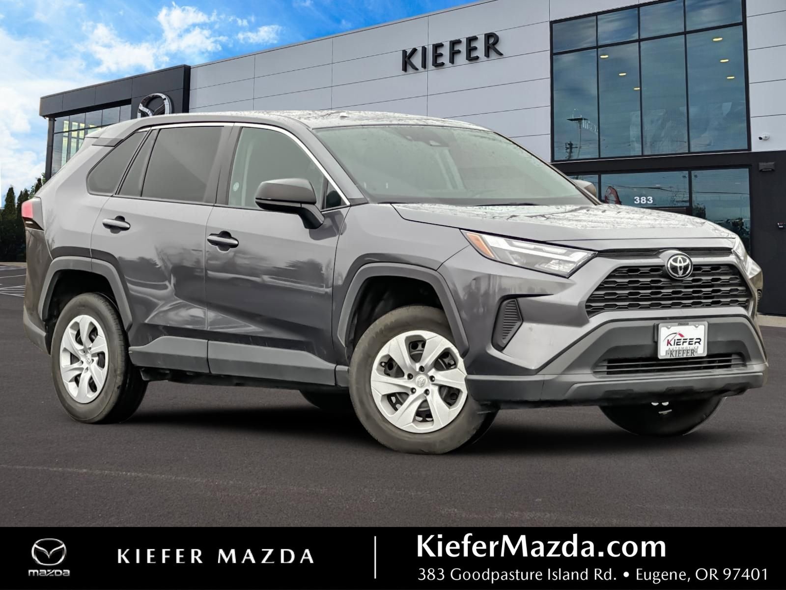 Used 2024 Toyota RAV4 LE video 1