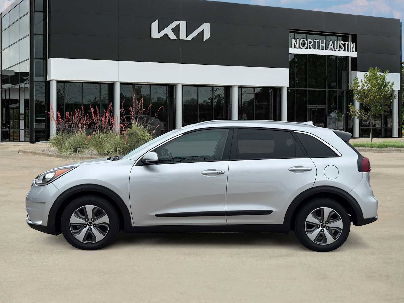 Used 2018 Kia Niro EX w/ EX Premium Package FWD image 3