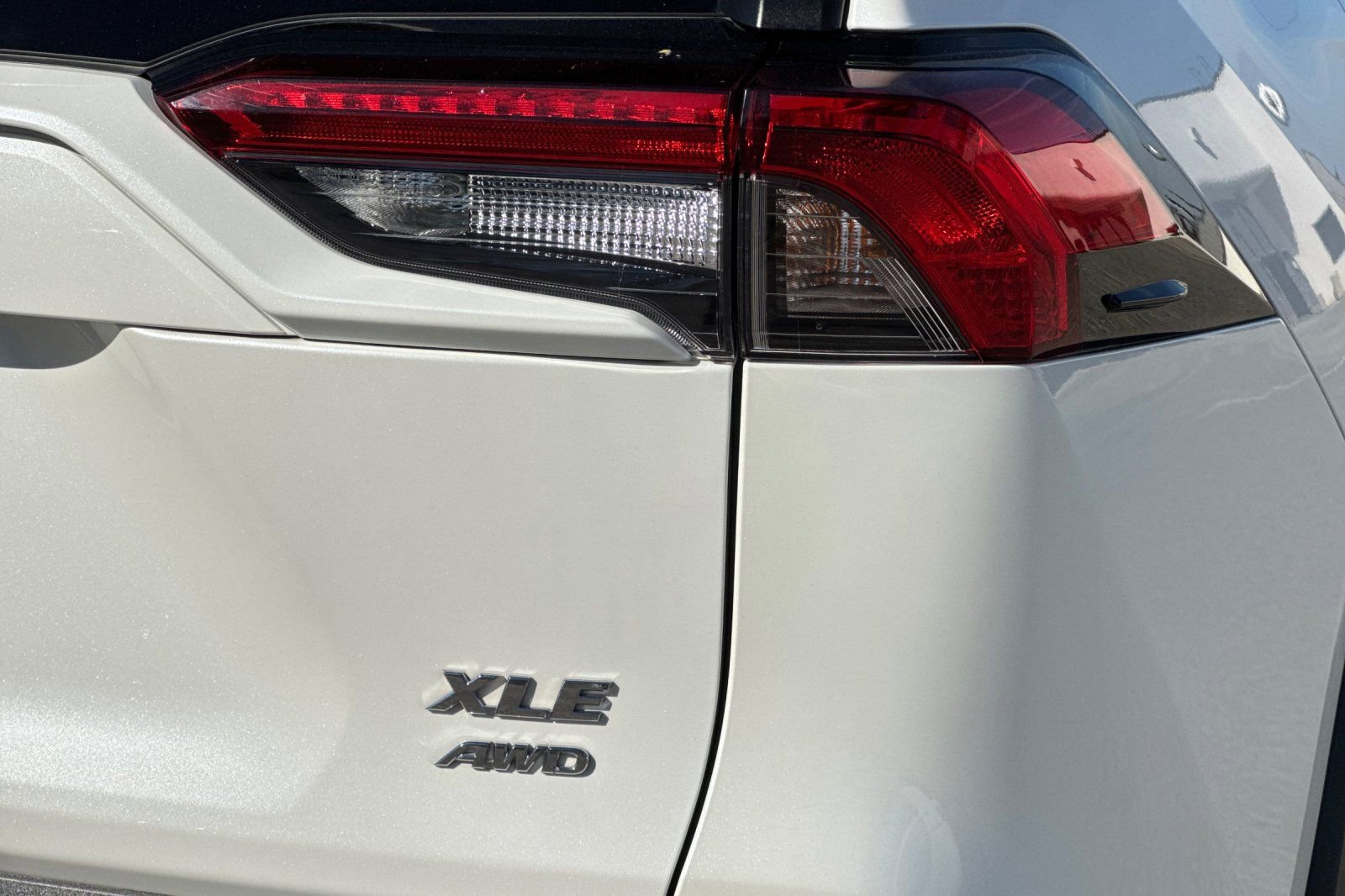 Used 2021 Toyota RAV4 XLE Premium image 26