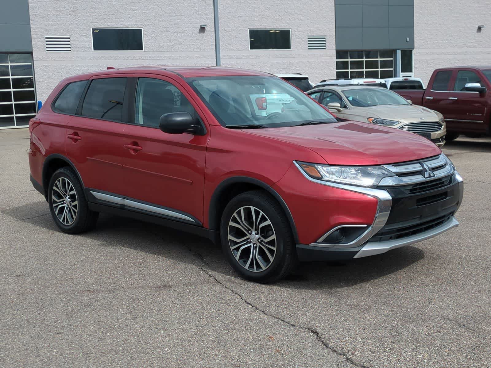 Used 2018 Mitsubishi Outlander ES AWD/4WD image 2