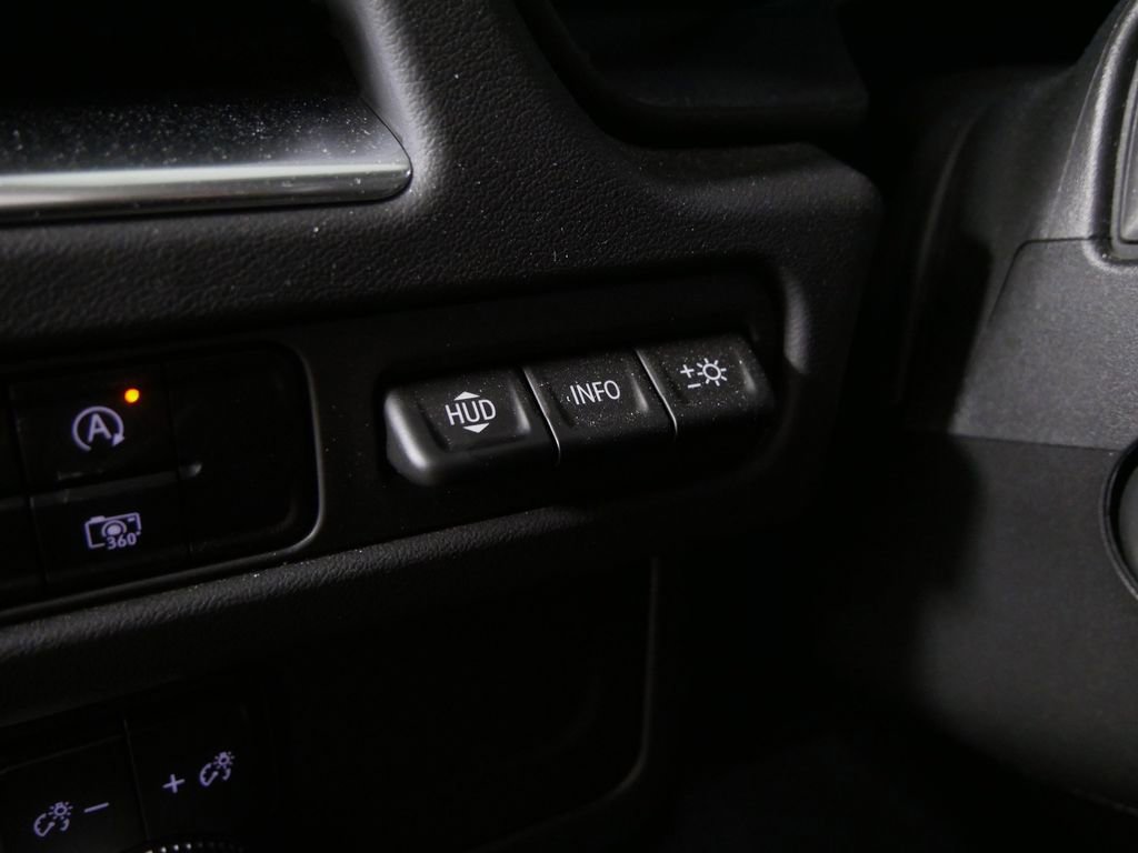 Used 2024 GMC Yukon AT4 w/ Technology Package image 18