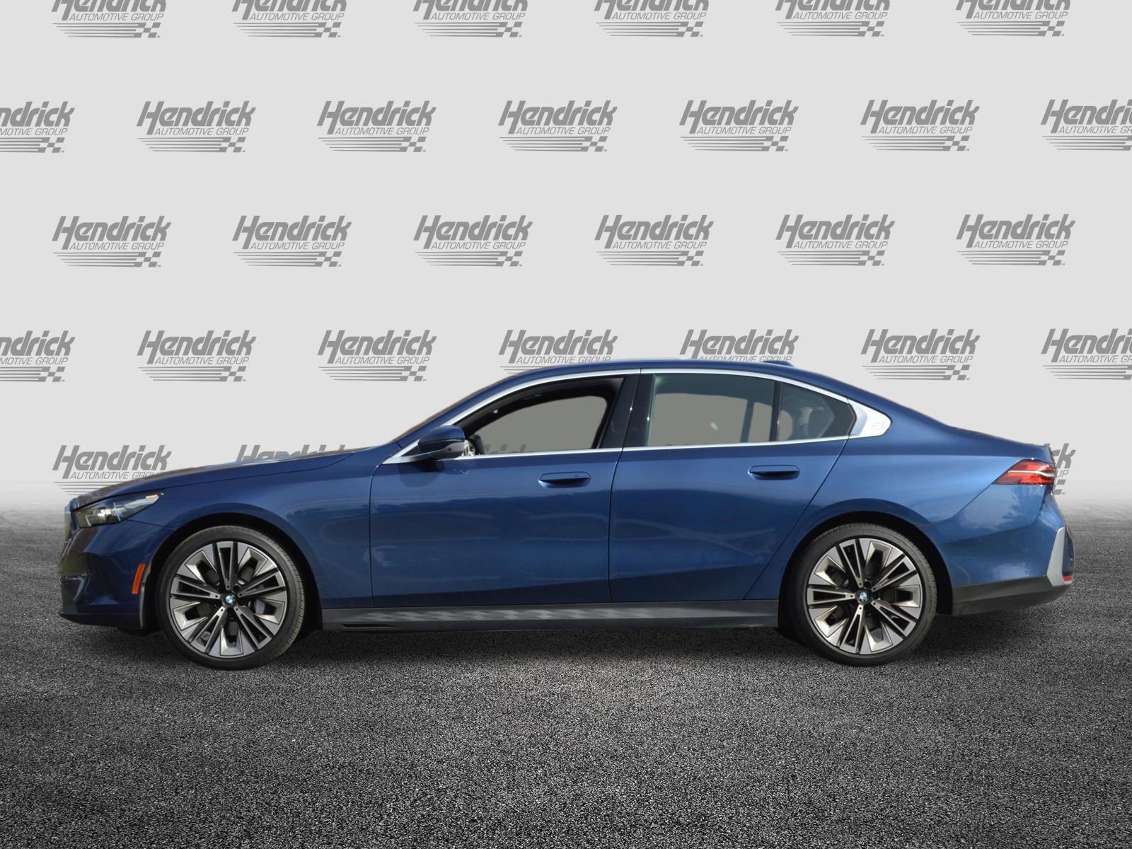 Used 2025 BMW 530i xDrive w/ Premium Package image 8