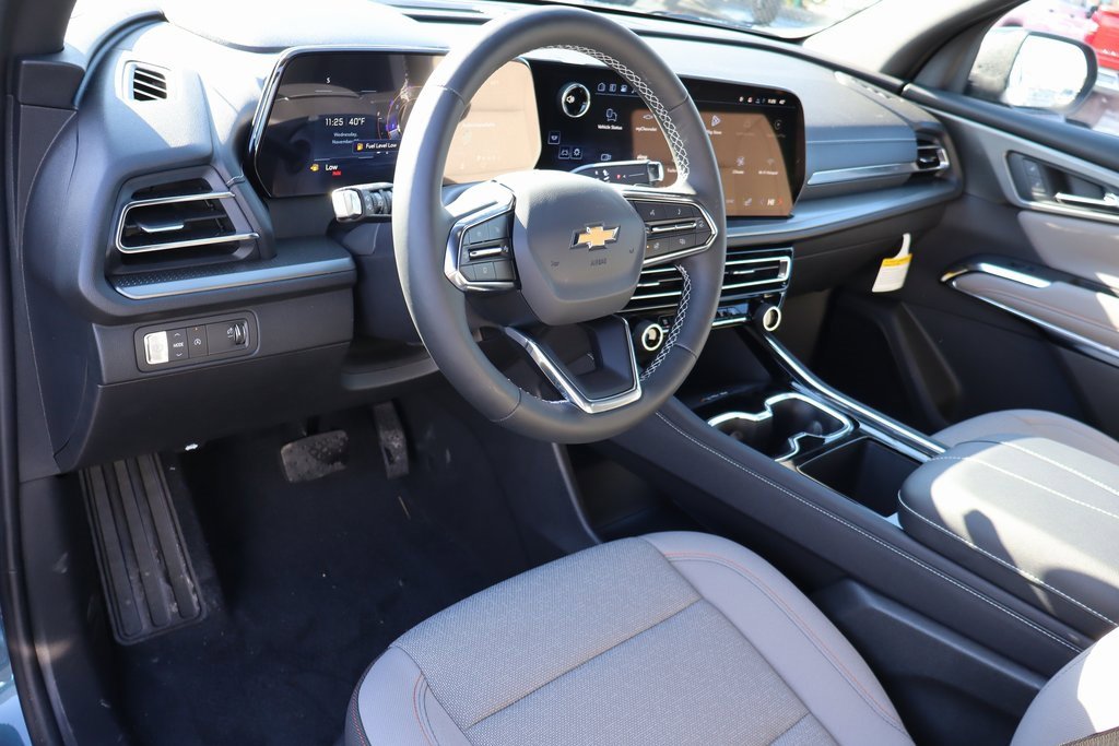 Used 2025 Chevrolet Traverse LT w/ Driver Confidence Package image 5